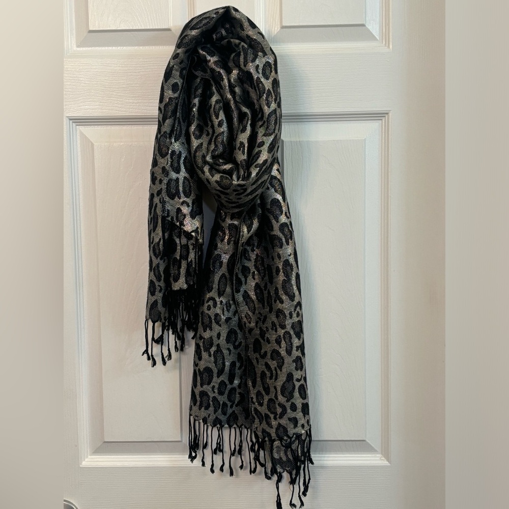 Reversible animal print scarf.